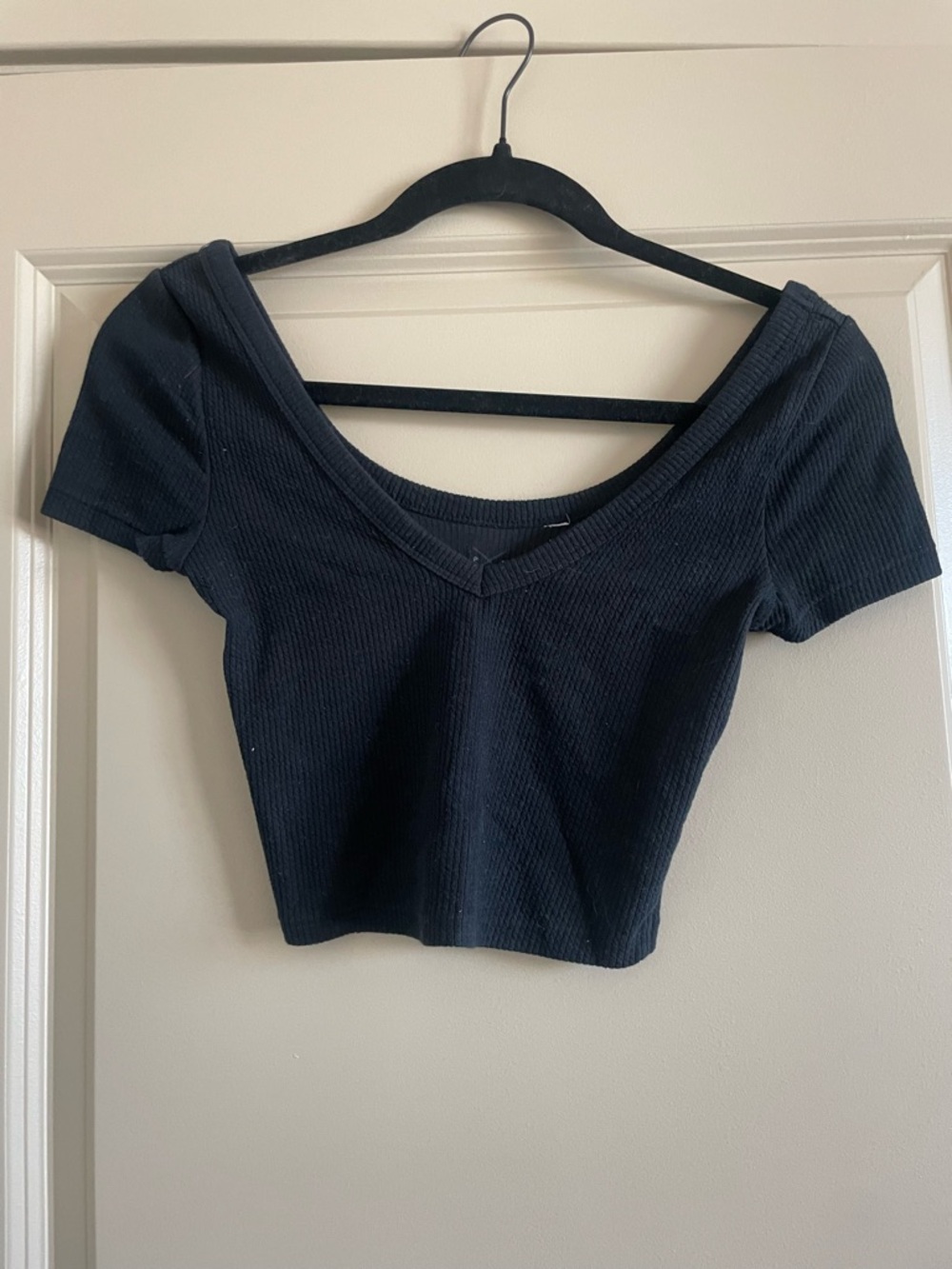 PacSun Black Ribbed V-Neck Crop Top